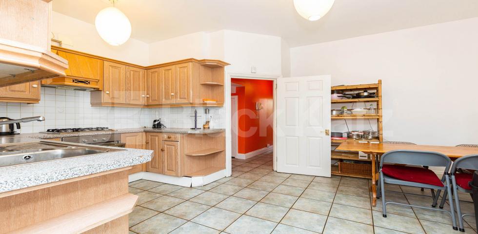 			4 BED GARDEN FLAT, 4 Bedroom, 1 bath, 1 reception Flat			 Digby Cresent, Finsbury park / Arsenal